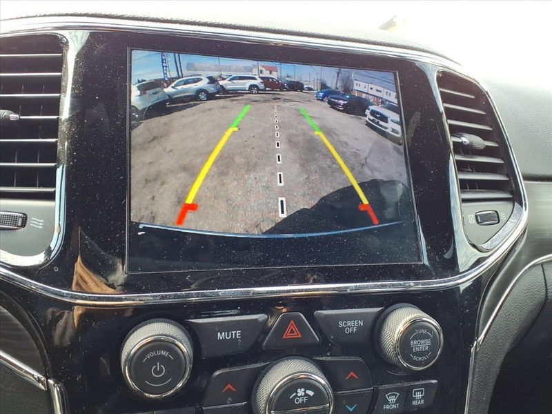 Jeep Grand Cherokee Vehicle Full-screen Gallery Image 20