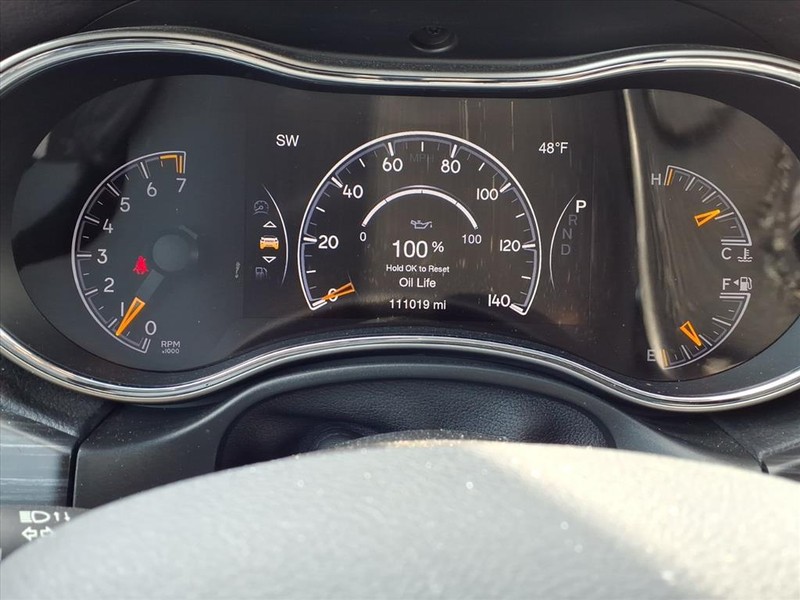 Jeep Grand Cherokee Vehicle Full-screen Gallery Image 21