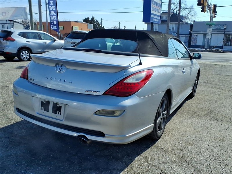 Toyota Camry Solara Vehicle Full-screen Gallery Image 05