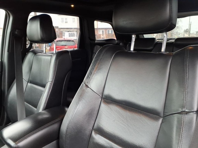 Jeep Grand Cherokee Vehicle Full-screen Gallery Image 10