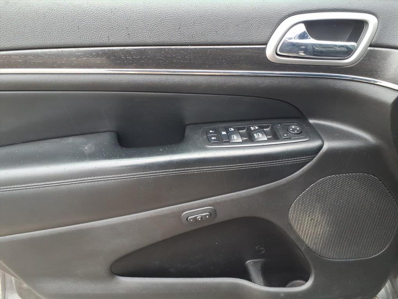 Jeep Grand Cherokee Vehicle Full-screen Gallery Image 11