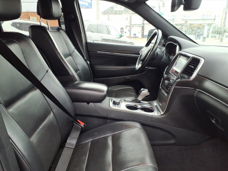 Jeep Grand Cherokee Vehicle Full-screen Gallery Image 15