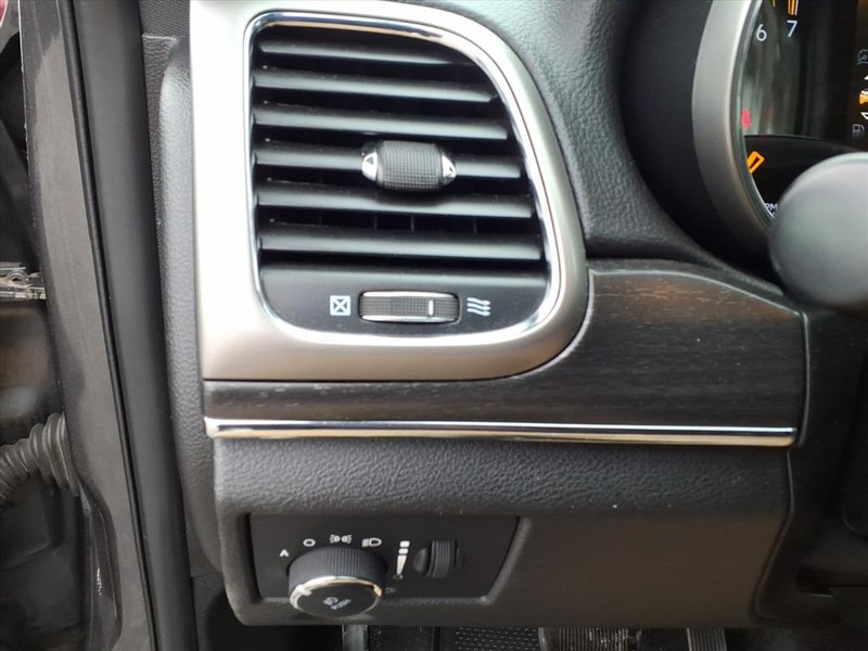 Jeep Grand Cherokee Vehicle Full-screen Gallery Image 18