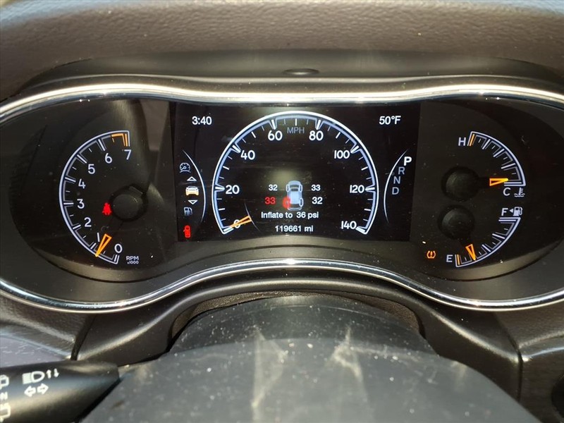 Jeep Grand Cherokee Vehicle Full-screen Gallery Image 20