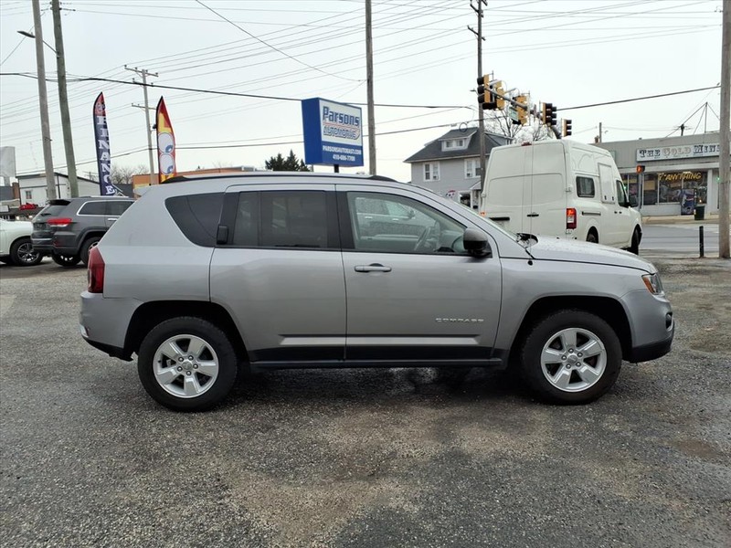 Jeep Compass Vehicle Full-screen Gallery Image 05