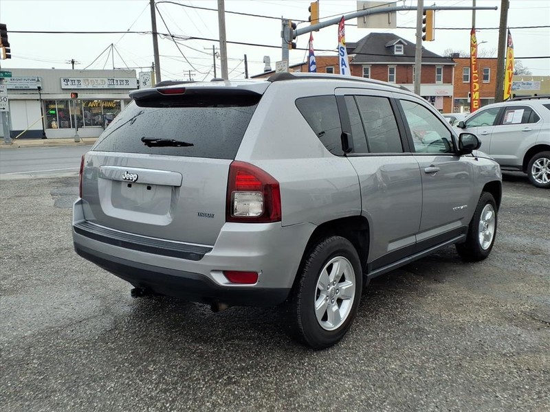 Jeep Compass Vehicle Full-screen Gallery Image 06