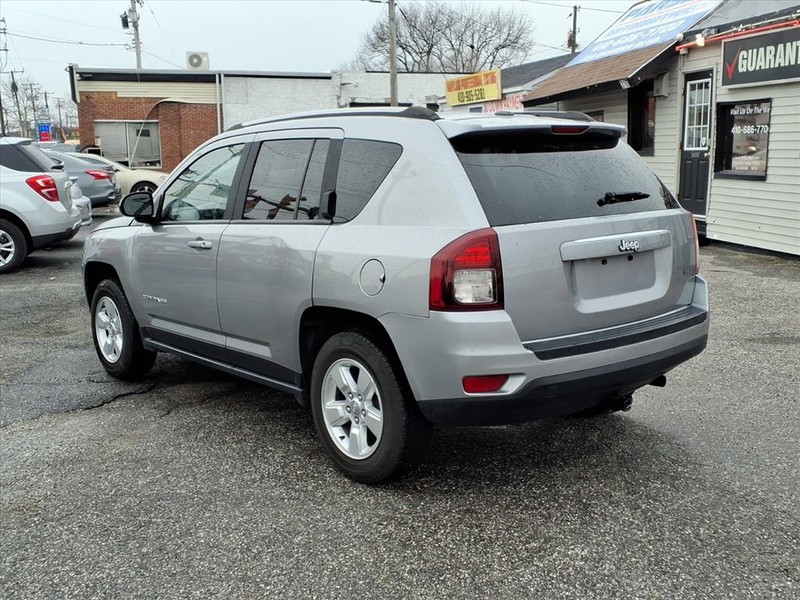 Jeep Compass Vehicle Full-screen Gallery Image 07