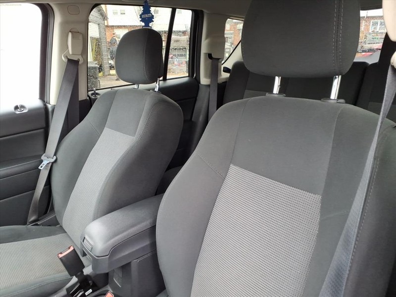 Jeep Compass Vehicle Full-screen Gallery Image 10