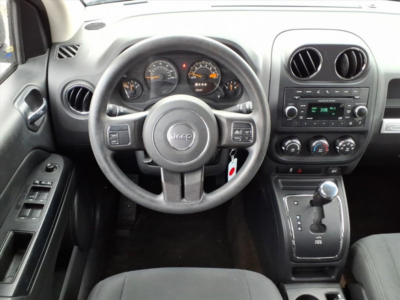 Jeep Compass Vehicle Full-screen Gallery Image 14