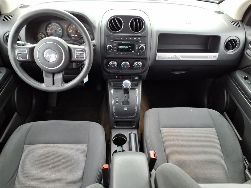 Jeep Compass Vehicle Full-screen Gallery Image 15