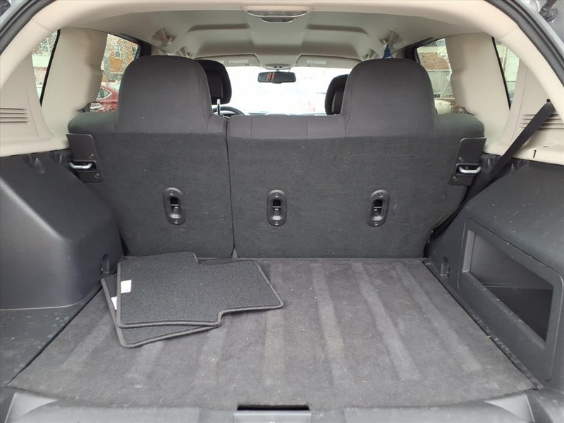 Jeep Compass Vehicle Full-screen Gallery Image 16