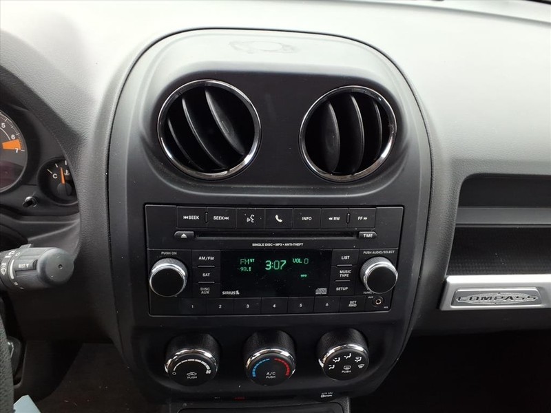 Jeep Compass Vehicle Full-screen Gallery Image 18