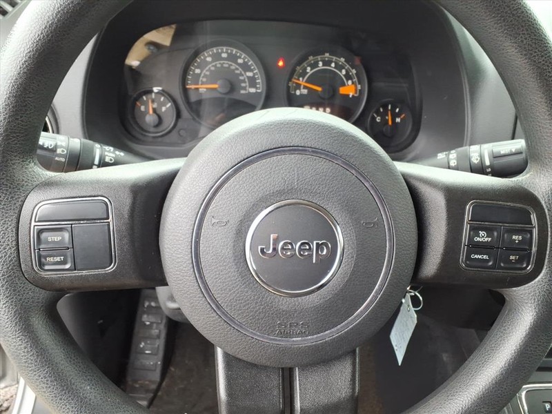 Jeep Compass Vehicle Full-screen Gallery Image 20