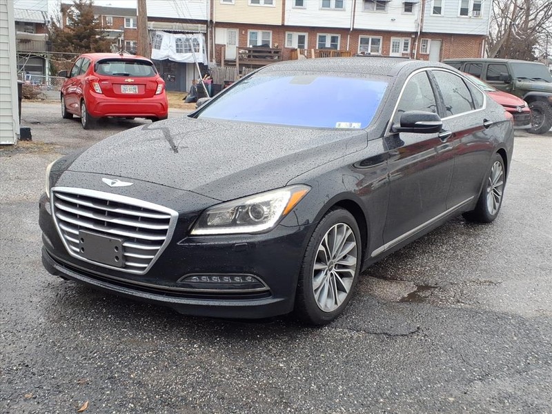 Hyundai Genesis Vehicle Full-screen Gallery Image 02