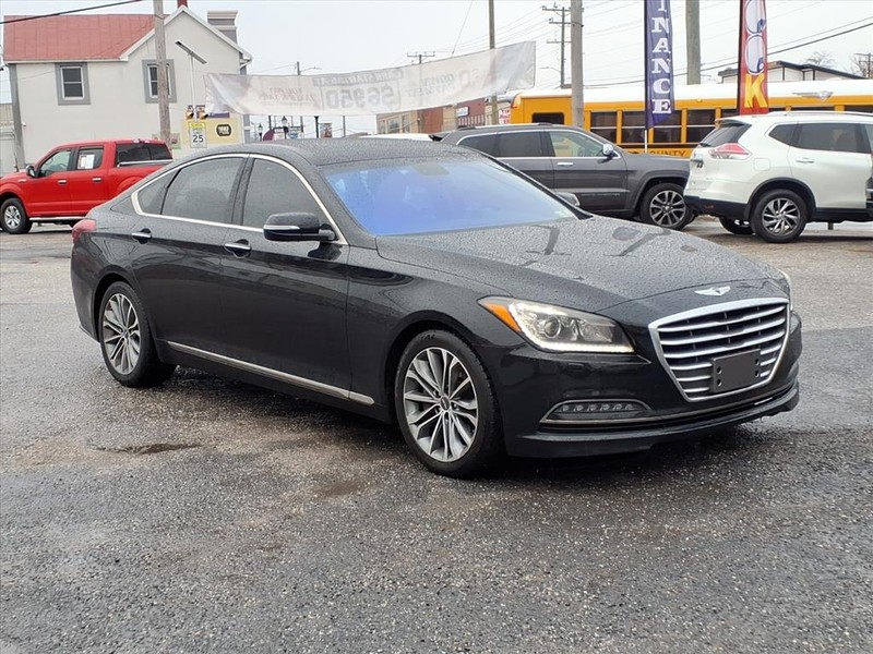 Hyundai Genesis Vehicle Full-screen Gallery Image 03