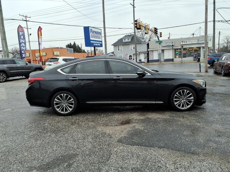 Hyundai Genesis Vehicle Full-screen Gallery Image 04