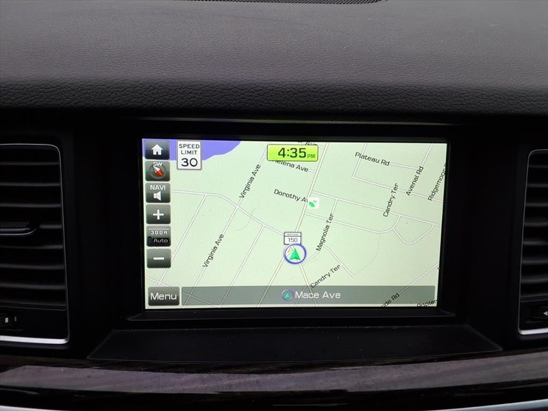 Hyundai Genesis Vehicle Full-screen Gallery Image 17