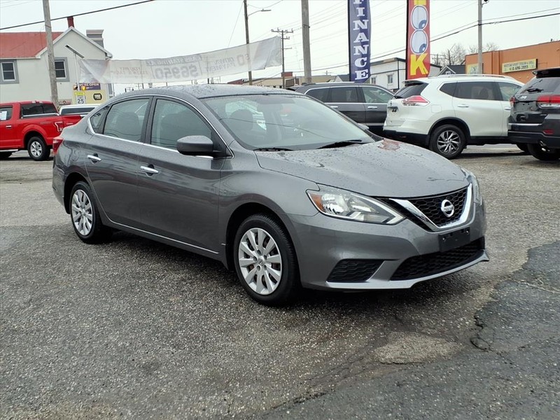 Nissan Sentra Vehicle Full-screen Gallery Image 04