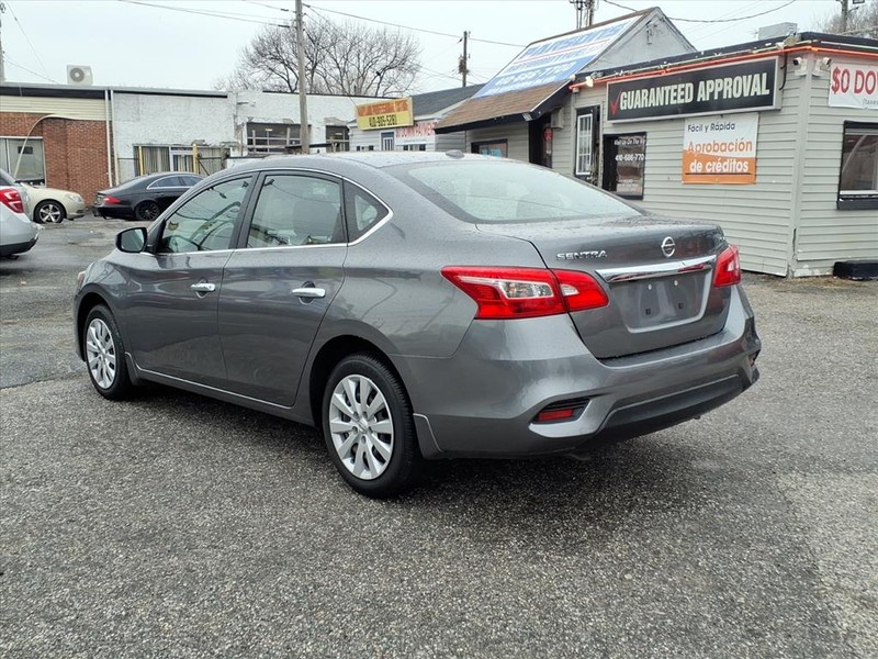 Nissan Sentra Vehicle Full-screen Gallery Image 07