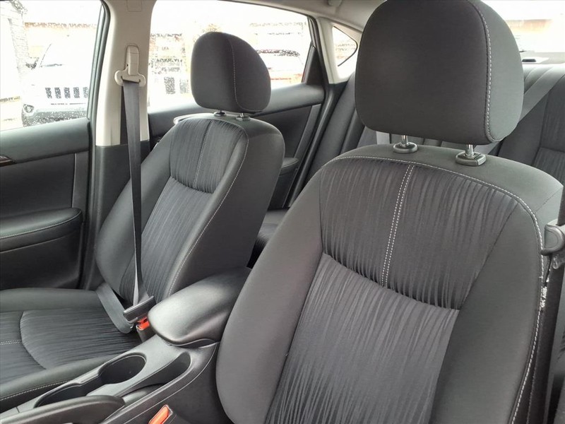 Nissan Sentra Vehicle Full-screen Gallery Image 10