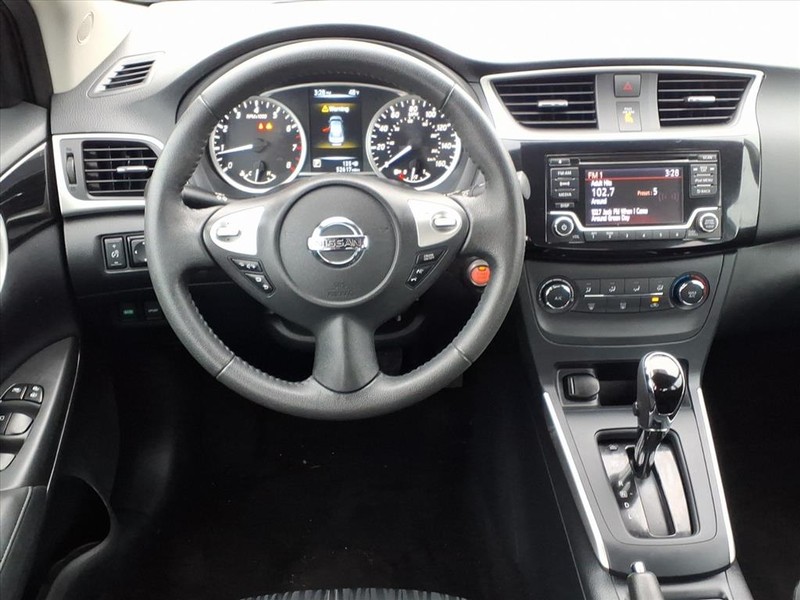 Nissan Sentra Vehicle Full-screen Gallery Image 13