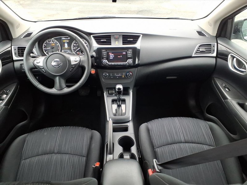 Nissan Sentra Vehicle Full-screen Gallery Image 14