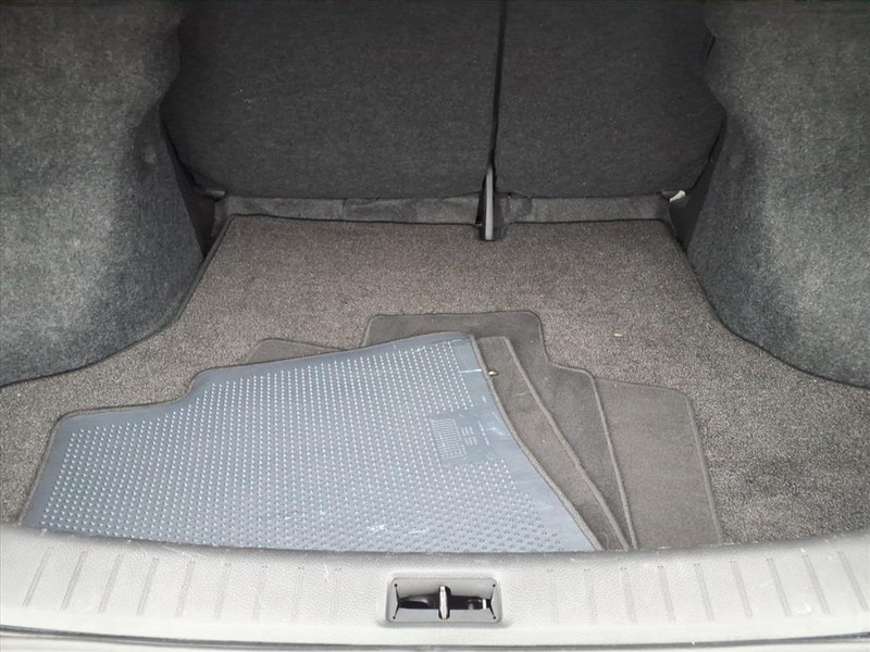 Nissan Sentra Vehicle Full-screen Gallery Image 15