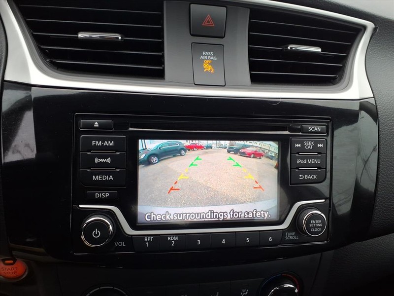 Nissan Sentra Vehicle Full-screen Gallery Image 17