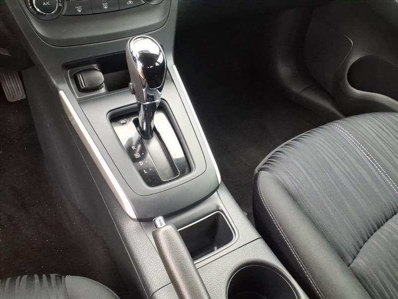 Nissan Sentra Vehicle Full-screen Gallery Image 18