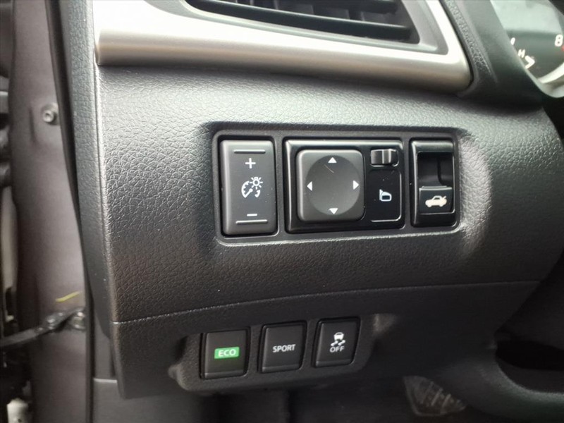 Nissan Sentra Vehicle Full-screen Gallery Image 19