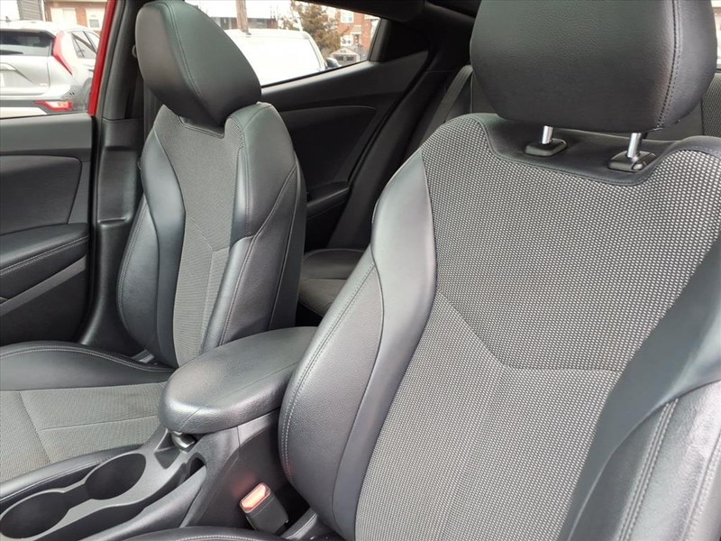 Hyundai Veloster Vehicle Full-screen Gallery Image 10