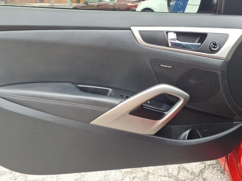 Hyundai Veloster Vehicle Full-screen Gallery Image 11