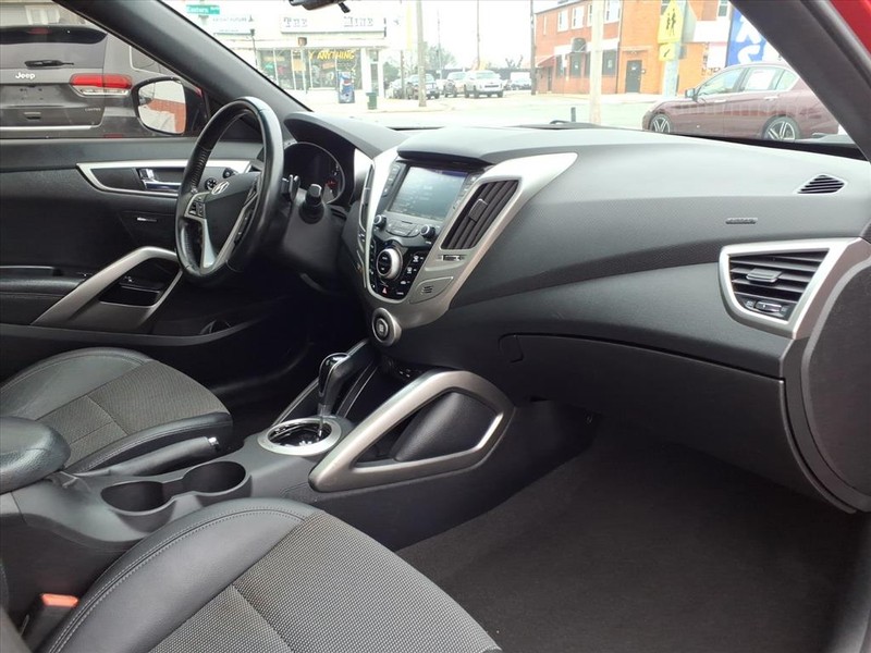 Hyundai Veloster Vehicle Full-screen Gallery Image 14