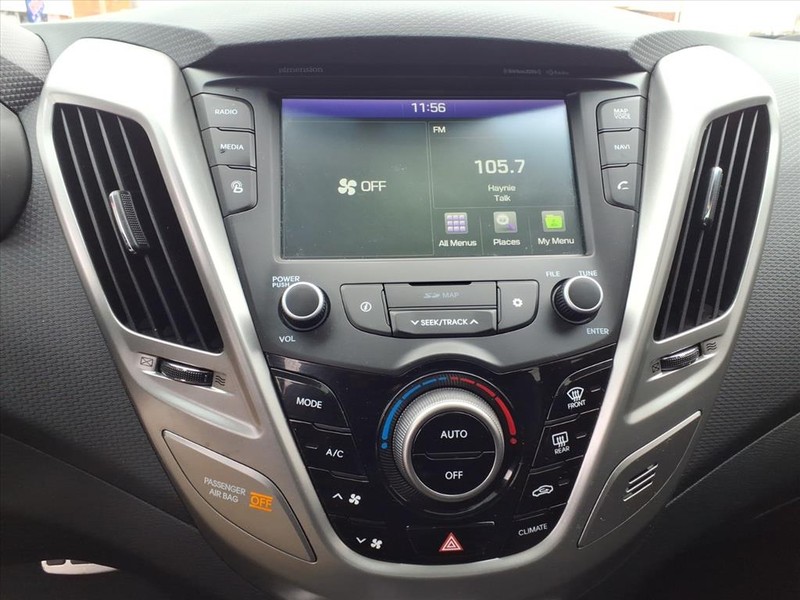 Hyundai Veloster Vehicle Full-screen Gallery Image 16