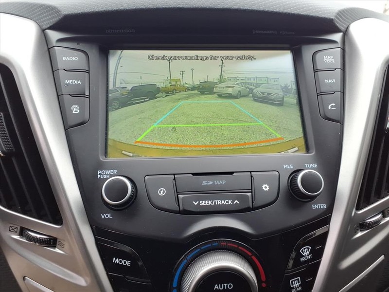 Hyundai Veloster Vehicle Full-screen Gallery Image 17