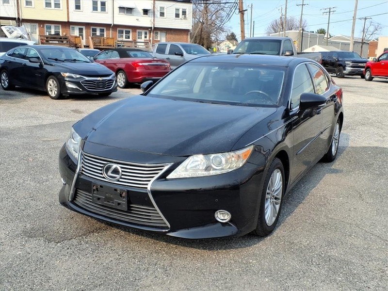 Lexus ES 350 Vehicle Full-screen Gallery Image 02