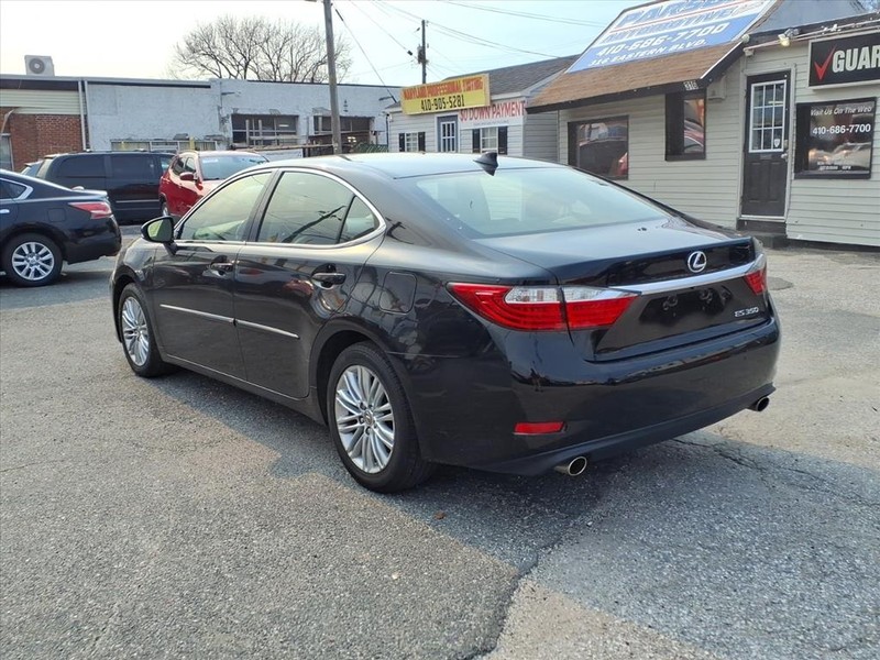 Lexus ES 350 Vehicle Full-screen Gallery Image 07