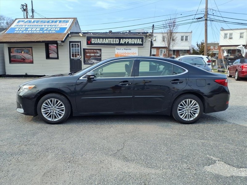 Lexus ES 350 Vehicle Full-screen Gallery Image 08
