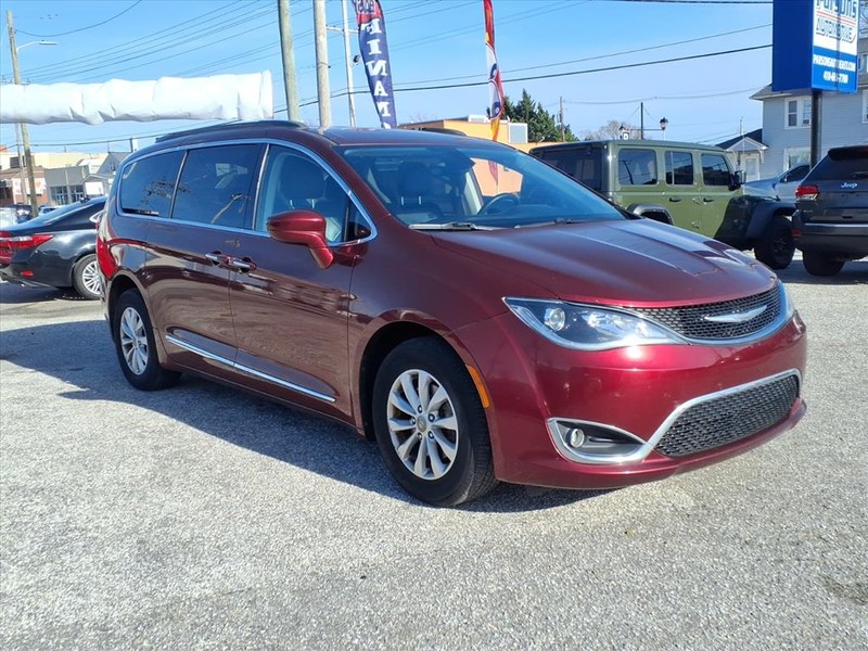 Chrysler Pacifica Vehicle Full-screen Gallery Image 04