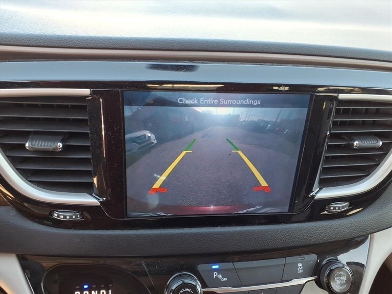 Chrysler Pacifica Vehicle Full-screen Gallery Image 19