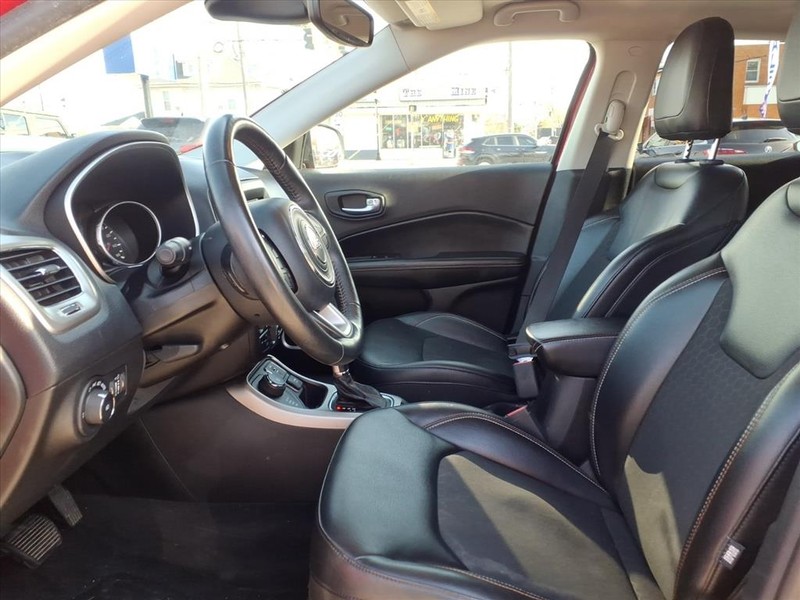 Jeep Compass Vehicle Full-screen Gallery Image 07