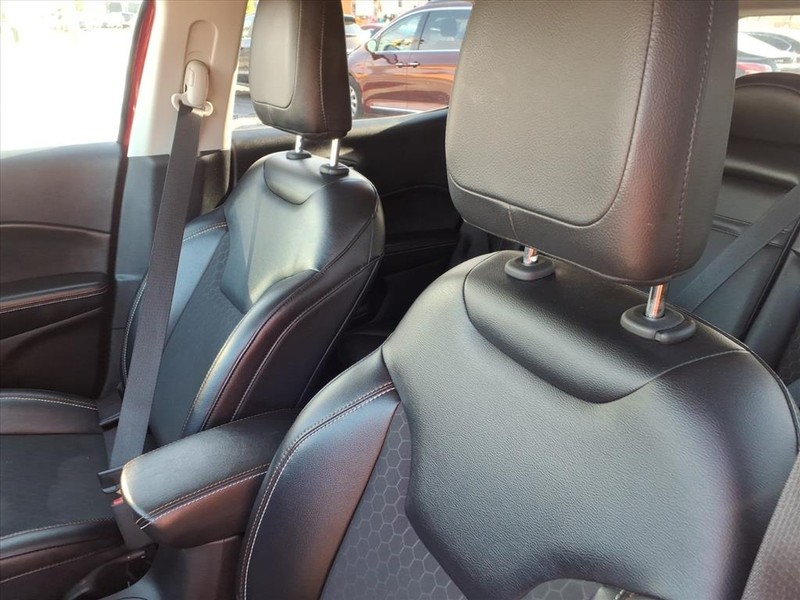 Jeep Compass Vehicle Full-screen Gallery Image 09