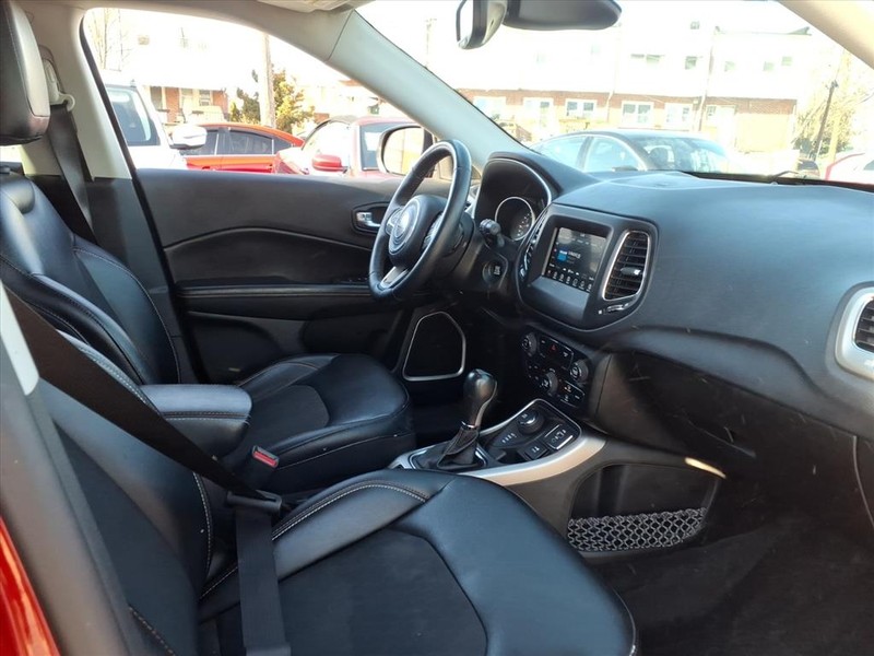 Jeep Compass Vehicle Full-screen Gallery Image 13