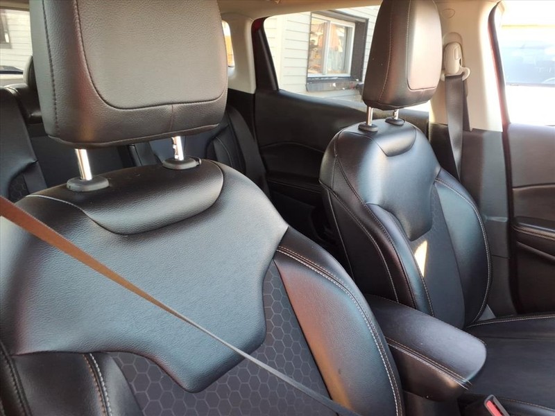 Jeep Compass Vehicle Full-screen Gallery Image 14