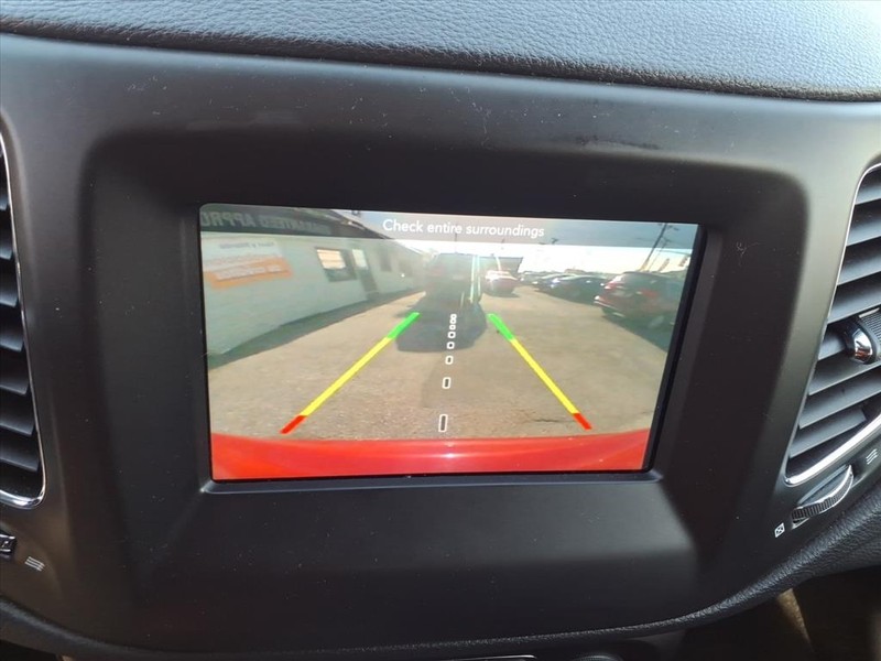 Jeep Compass Vehicle Full-screen Gallery Image 20