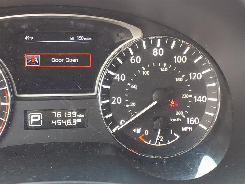 Nissan Altima Vehicle Full-screen Gallery Image 20