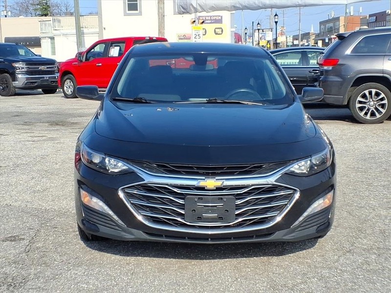 Chevrolet Malibu Vehicle Full-screen Gallery Image 03