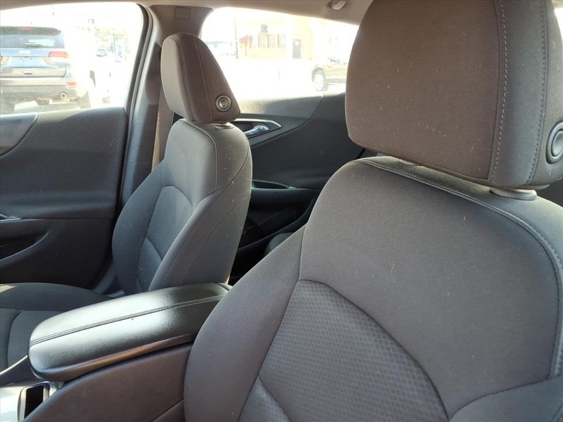 Chevrolet Malibu Vehicle Full-screen Gallery Image 10