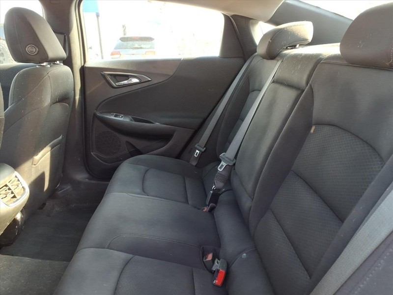 Chevrolet Malibu Vehicle Full-screen Gallery Image 11