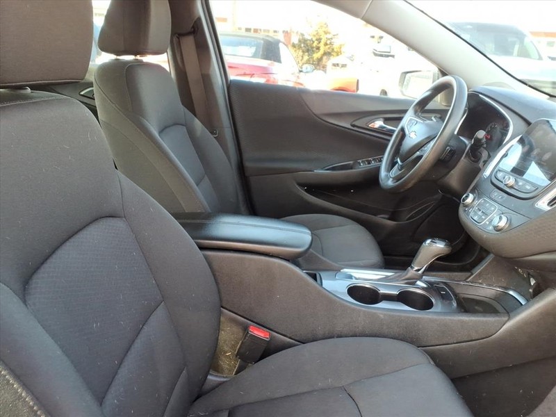 Chevrolet Malibu Vehicle Full-screen Gallery Image 14